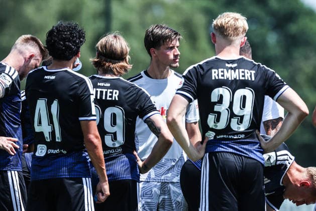 Fussball, 3.Liga Saison 2026 2027 Testspiel TOP Oss - MSV Duisburg 12.07.2026, De Kerkebos Laurenz Jennissen (MSV Duisburg, 21) Swolgen De Kerkebos Niederlande *** Sports, Soccer, 3rd Division, 2026–2027 Season, Friendly Match: TOP Oss vs. MSV Duisburg, July 12, 2026, De Kerkebos, Laurenz Jennissen, MSV Duisburg, 21 Swolgen, De Kerkebos, Netherlands