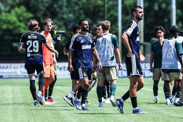 Fussball, 3.Liga Saison 2026 2027 Testspiel TOP Oss - MSV Duisburg 12.07.2026, De Kerkebos Spieler MSV Duisburg als der Schiedsrichter die Partie unerwartet abbricht Swolgen De Kerkebos Niederlande *** Sports, Soccer, 3rd Division, 2026–2027 Season, Friendly Match: TOP Oss vs. MSV Duisburg, July 12, 2026, De Kerkebos, MSV Duisburg players as the referee unexpectedly stops the match, Swolgen, De Kerkebos, Netherlands