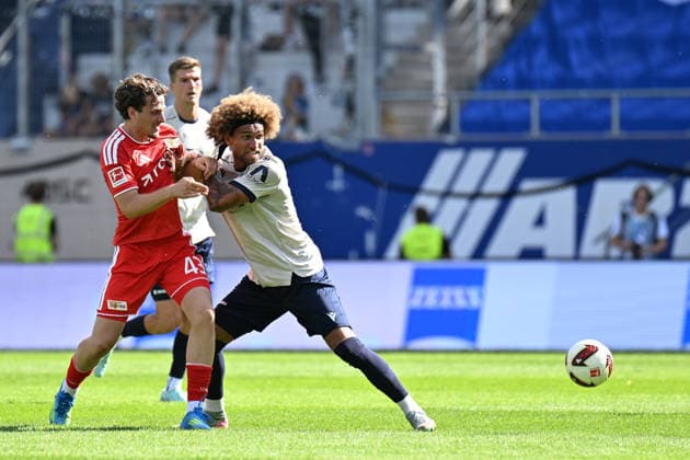 Fußball I Herren I Saison 2026-2027 I Freundschaftsspiel I FC Carl Zeiss Jena - 1. FC Union Berlin I 12.07.2026 Zweikampf Duje Sliskovic (43, 1. FC Union Berlin) gegen Kevin Lankford (7, FC Carl Zeiss Jena) Jena Ernst-Abbe-Sportfeld, ad hoc Arena Thüringen Deutschland *** Soccer I Men s I 2026–2027 Season I Friendly Match I FC Carl Zeiss Jena vs. 1. FC Union Berlin I July 12, 2026: Duje Sliskovic (43, 1. FC Union Berlin) challenges Kevin Lankford (7), FC Carl Zeiss Jena, Ernst Abbe Sportfeld, ad hoc Arena, Thuringia, Germany Copyright: xLobeca InesxHähnelx