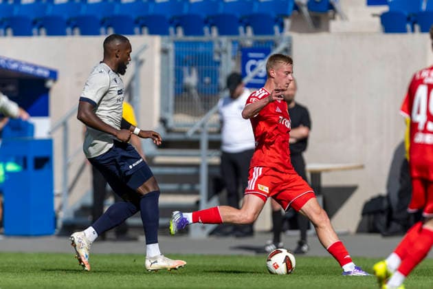 GER, Jena, Fussball, Testspiel, FC Carl-Zeiss Jena vs. 1. FC Union Berlin im Bild v.l.: Manasse Eshele (FC Carl-Zeiss Jena 09), Zeno Van den Bosch (Union Berlin 04), Zweikampf 12.07.2026, Ernst-Abbe Sportfeld Jena DFB REGULATIONS PROHIBIT ANY USE OF PHOTOGRAPHS AS IMAGE SEQUENCES AND OR QUASI-VIDEO, *** GER, Jena, Soccer, Friendly Match, FC Carl Zeiss Jena vs. 1. FC Union Berlin (pictured, from left): Manasse Eshele (FC Carl Zeiss Jena 09), Zeno Van den Bosch (Union Berlin 04), tackle on July 12, 2026, Ernst Abbe Sportfeld, Jena. DFB regulations prohibit any use of photographs as image sequences and or quasi-video, Copyright: HMBxMedia PaulxFritz