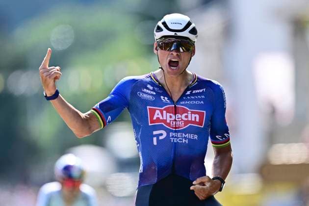 Tour de France 2026 Stage 9 USSEL, FRANCE - JULY 12 : Van Der Poel Mathieu (NED) of Alpecin - Premier Tech wins the sprint during stage 9 of the 113rd edition of Tour de France an UCI World Tour 2.UWT cycling road race stage for Men Elite of 185 km with start in Malemort and finish in Ussel on July 12, 2026 in Ussel, France, 12 07 2026 ( Motordriver Kurt Vandenborre - Ussel France  Copyright: xPeterxDexVoechtx