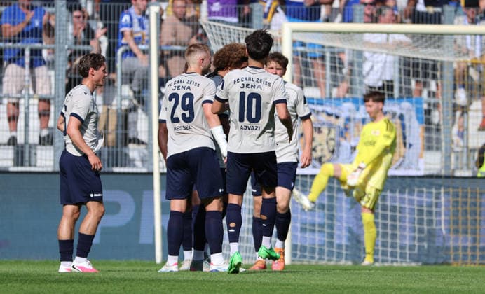 Kevin Lankford (verdeckt) jubelt nach Tor zum 2:0 mit Teamkollegen Freude Emotion Jubel Fußball Fussball Testspiel Saison 2026 2027 12.07.2026 FC Carl Zeiss Jena vs.1.FC Union Berlin FCU DFL regulations prohibit any use of photographs as image sequences and or quasi-video. *** Kevin Lankford celebrates with teammates after scoring the 2-0 goal; joy, emotion, celebration, sports, soccer, soccer, friendly match, 2026-2027 season, December 7, 2026, FC Carl Zeiss Jena vs. 1. FC Union Berlin, FCU; DFL regulations prohibit any use of photographs as image sequences and or quasi-video