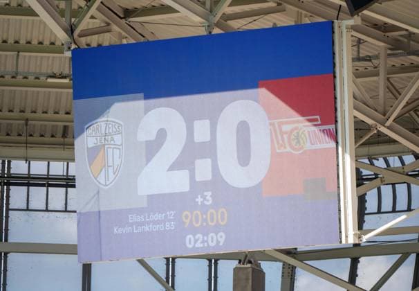 Fußball, Herren, Saison 2026 2027, Testspiel, FC Carl Zeiss Jena - 1. FC Union Berlin, Anzeigetafel mit 2:0-Endstand, 12.07. 2026, *** Soccer, Men s, 2026–2027 Season, Friendly Match, FC Carl Zeiss Jena vs. FC Union Berlin, Scoreboard showing a final score of 2–0, July 12, 2026, Copyright: xMatthiasxKochx