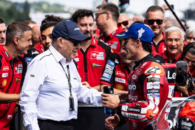 GER, Großer Preis von Deutschland, MotoGP. 11. Lauf, FIM Motorrad-Weltmeisterschaft. 12.07.2026, Sachsenring, Hohenstein-Ernstthal, GER, Großer Preis von Deutschland, MotoGP. 11. Lauf, FIM Motorrad-Weltmeisterschaft. Carmelo Ezpeleta, CEO Dorna Sports mit 93, Marc Marquez, Ducati Lenovo Team Â Foto: Alexander Trienitz Hohenstein-Ernstthal Sachsenring Sachsen Deutschland *** GER, German Grand Prix, MotoGP Round 11, FIM Motorcycle World Championship, July 12, 2026, Sachsenring, Hohenstein Ernstthal, GER, German Grand Prix, MotoGP Round 11, FIM Motorcycle World Championship Carmelo Ezpeleta, CEO of Dorna Sports, age 93, Marc Marquez, Ducati Lenovo Team Photo by Alexander Trienitz Hohenstein Ernstthal Sachsenring Saxony Germany