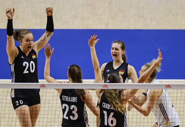 WomenÕs Volleyball Nations League - Belgrade 2026 from left Germany s Lena Kindermann, Germany s Sarah Straube, Germany s Leana Grozer and Germany s Anastasia Cekulaev reacts during the WomenÕs Volleyball Nations League Pool 7 match between Germany and Bulgaria at Belgrade Arena on July 12, 2026 in Belgrade, Serbia. Belgrade Serbia Copyright: xSrdjanxStevanovicx x
