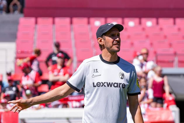 Julian Schuster (SC Freiburg, Trainer) , Deutschland, Fussball, 1. Bundesliga, 2026 2027, SC Freiburg, Öffentliches Training, 12.07.2026, Europa-Park Stadion, Freiburg Freiburg Europa-Park Stadion Baden-Württemberg Deutschland *** Julian Schuster, SC Freiburg, Coach, Germany, Soccer, Bundesliga 1, 2026–2027, SC Freiburg, Open Practice, July 12, 2026, Europa-Park Stadium, Freiburg, Freiburg, Europa-Park Stadium, Baden-Württemberg, Germany Copyright: xArnexAmbergx