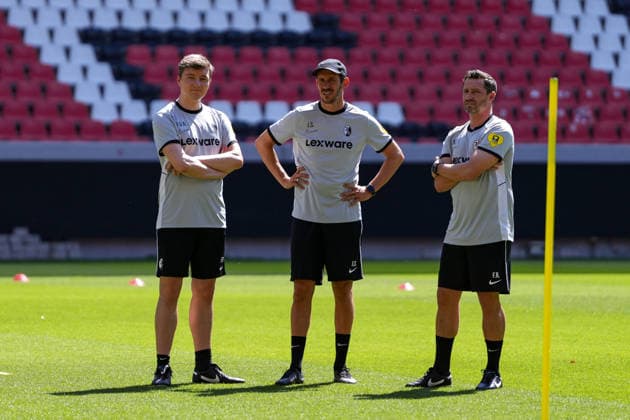 Franz-Georg Wieland (SC Freiburg, Performance Analyst), Julian Schuster (SC Freiburg, Trainer) und Felix Roth (SC Freiburg, Individualtrainer) , Deutschland, Fussball, 1. Bundesliga, 2026 2027, SC Freiburg, Öffentliches Training, 12.07.2026, Europa-Park Stadion, Freiburg Freiburg Europa-Park Stadion Baden-Württemberg Deutschland *** Franz Georg Wieland, SC Freiburg, Performance Analyst; Julian Schuster, SC Freiburg, Coach; and Felix Roth, SC Freiburg, Personal Trainer; Germany, Soccer, Bundesliga 1, 2026–2027, SC Freiburg, Open Practice, July 12, 2026, Europa-Park Stadium, Freiburg, Freiburg, Europa-Park Stadium, Baden-Württemberg, Germany Copyright: xArnexAmbergx