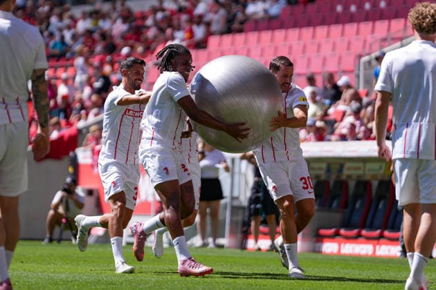 Vincenzo Grifo (SC Freiburg, 32), Cyriaque IriÃ Cyriaque Irie (SC Freiburg, 22) und Christian Günter Christian Guenter (SC Freiburg, 30) , Deutschland, Fussball, 1. Bundesliga, 2026 2027, SC Freiburg, Öffentliches Training, 12.07.2026, Europa-Park Stadion, Freiburg Freiburg Europa-Park Stadion Baden-Württemberg Deutschland *** Vincenzo Grifo, SC Freiburg, 32; Cyriaque Irie, SC Freiburg, 22; and Christian Günter, SC Freiburg, 30; Germany; soccer; Bundesliga 1; 2026–2027; SC Freiburg, Open Practice, July 12, 2026, Europa-Park Stadium, Freiburg, Freiburg, Europa-Park Stadium, Baden-Württemberg, Germany Copyright: xArnexAmbergx
