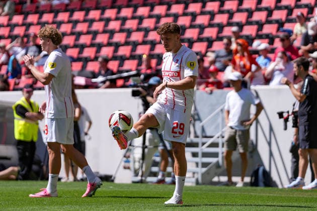 Philipp Treu (SC Freiburg, 29) am Ball , Deutschland, Fussball, 1. Bundesliga, 2026 2027, SC Freiburg, Öffentliches Training, 12.07.2026, Europa-Park Stadion, Freiburg Freiburg Europa-Park Stadion Baden-Württemberg Deutschland *** Philipp Treu, SC Freiburg, 29 with the ball, Germany, soccer, Bundesliga 1, 2026–2027, SC Freiburg, public training session, July 12, 2026, Europa-Park Stadium, Freiburg, Freiburg, Europa-Park Stadium, Baden-Württemberg, Germany Copyright: xArnexAmbergx