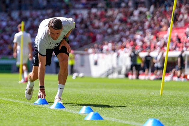 Daniel Wolf (SC Freiburg, Athletiktrainer) , Deutschland, Fussball, 1. Bundesliga, 2026 2027, SC Freiburg, Öffentliches Training, 12.07.2026, Europa-Park Stadion, Freiburg Freiburg Europa-Park Stadion Baden-Württemberg Deutschland *** Daniel Wolf, SC Freiburg, Strength and Conditioning Coach, Germany, Soccer, Bundesliga 1, 2026–2027, SC Freiburg, Open Practice, July 12, 2026, Europa-Park Stadium, Freiburg, Freiburg, Europa-Park Stadium, Baden-Württemberg, Germany Copyright: xArnexAmbergx