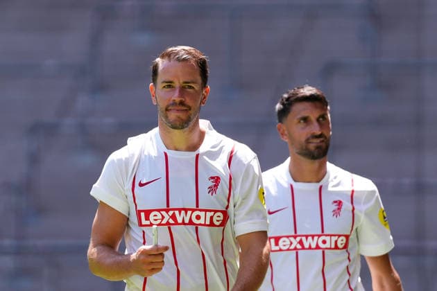 Christian Günter Christian Guenter (SC Freiburg, 30) und Vincenzo Grifo (SC Freiburg, 32) , Deutschland, Fussball, 1. Bundesliga, 2026 2027, SC Freiburg, Öffentliches Training, 12.07.2026, Europa-Park Stadion, Freiburg Freiburg Europa-Park Stadion Baden-Württemberg Deutschland *** Christian Günter (Christian Guenter), SC Freiburg, 30, and Vincenzo Grifo, SC Freiburg, 32, Germany, soccer, Bundesliga 1, 2026–2027, SC Freiburg, Open Practice, July 12, 2026, Europa-Park Stadium, Freiburg, Freiburg, Europa-Park Stadium, Baden-Württemberg, Germany Copyright: xArnexAmbergx