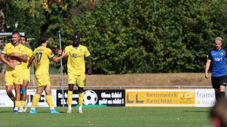 12.07.2026, xrekx, Fussball Testspiel, SV Oberachern - 1.FC Saarbruecken v.l. Torjubel nach dem Tor zum celebrating the goal celebrate 1:1 durch Marvin Benefo (SV Oberachern) (DFL DFB REGULATIONS PROHIBIT ANY USE OF PHOTOGRAPHS as IMAGE SEQUENCES and or QUASI-VIDEO) Oberkirch *** July 12, 2026, xrekx, Soccer Friendly Match, SV Oberachern 1 FC Saarbrücken v l Goal celebration after Marvin Benefo scored the 1-1 goal for SV Oberachern DFL DFB REGULATIONS PROHIBIT ANY USE OF PHOTOGRAPHS as IMAGE SEQUENCES and or QUASI-VIDEO Oberkirch
