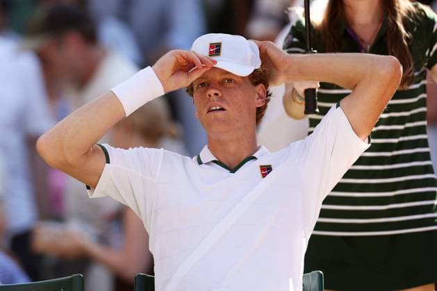Jannik Sinner changes his shirt between games during the Men s Singles final Wimbledon Tennis Championships, Day 14, The All England Lawn Tennis and Croquet Club, London, UK - 12 Jul 2026London The All England Lawn Tennis and United Kingdom  Copyright: xEllaxLing Shutterstockx 16981034bc
