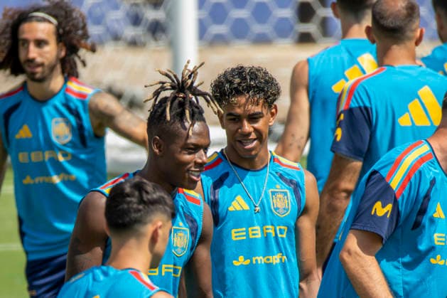 Spanish national soccer team forwards Nico Williams (L) and Lamine Yamal (R) during the trainning session at the Cotton Bowl stadium in Boston, United States, 12 July 2026. Spain s trainning !ACHTUNG: NUR REDAKTIONELLE NUTZUNG!  Copyright: xLavandeirax GRAF5342 20260712-55020876479_1