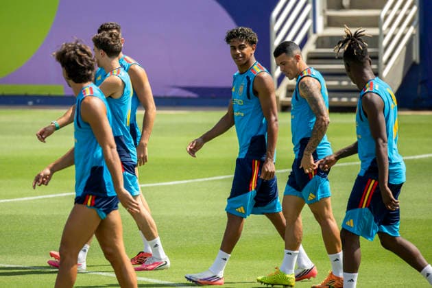 Spanish national soccer team forward players (L-R) Lamine Yamal, Pedro Porro and Nico Williams during the training session at the Cotton Bowl stadium in Boston, United States, 12 July 2026. Spain s trainning !ACHTUNG: NUR REDAKTIONELLE NUTZUNG!  Copyright: xLavandeirax GRAF5348 20260712-55020876574_1