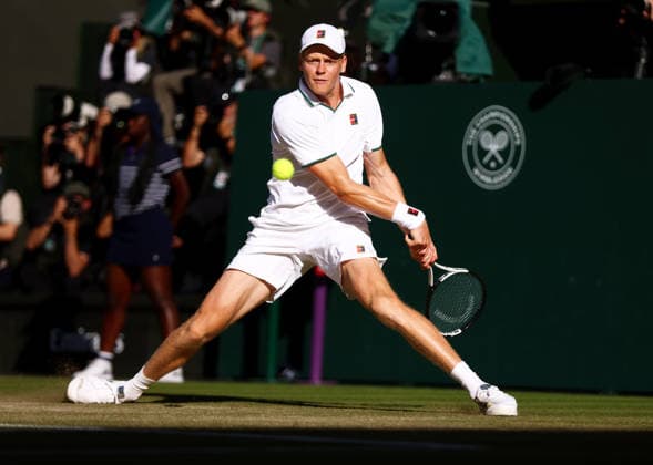 Wimbledon Championships 2026, Mens Final Day 14 AELTC Wimbledon, London, UK - 12 07 2026 Jannik Sinner (ITA) in action during the Final match against Alexander Zverev (GER) in the 2026 Wimbledon Championships at the AELTC London London AELTC Wimbledon London GBR, UK NEWSPAPERS OUT Copyright: xMarkxGreenwoodx