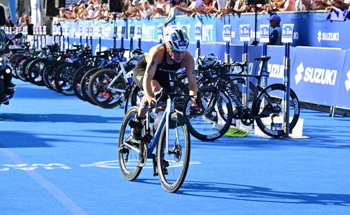 12.07.2026, GER, Triathlon, Hamburg Wasser World Triathlon, Elite Mixed Relay,Hamburg das Feld der dritten Staffel auf dem Fahrrad auf dem Rathausmarkt Franke Rust (GER) *** July 12, 2026, GER, Triathlon, Hamburg Wasser World Triathlon, Elite Mixed Relay, Hamburg: The third leg of the relay on the bike at Rathausmarkt—Franke Rust (GER) nordphotoxGmbH xWitke nph00002