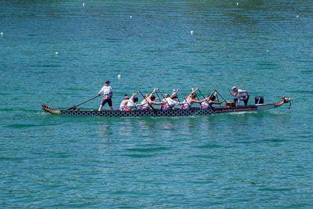 Das Boot von Grossbritannien im 2000 Meter - Rennen in der Klasse Premier Woman GER, Drachenboot - Europameisterschaften Muenchen - Oberschleissheim, 12.07.2026 Foto: HMB Media Heike Feiner *** The Great Britain boat in the 2,000-meter race in the Premier Woman GER class, European Dragon Boat Championships, Munich-Oberschleissheim, July 12, 2026. Photo: HMB Media, Heike Feiner Copyright: HMBxMedia HeikexFeiner