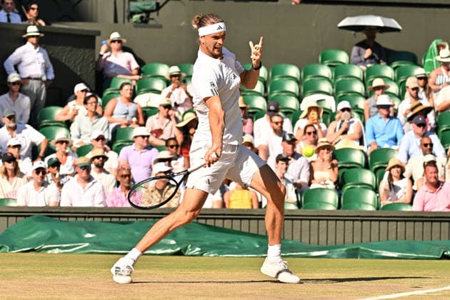 Wimbledon Tennis Championships 2026 - Day 14 LONDON, UNITED KINGDOM - July 12: Alexander Zverev of Germany plays in the Mens singles finals match against Jannik Sinner of Italy during day 14 of The Wimbledon Tennis Championships at All England Lawn Tennis and Croquet Club on July 12, 2026 in London, United Kingdom. Ray Tang Anadolu London United Kingdom. Editorial use only. Please get in touch for any other usage.  Copyright: x2026xAnadoluxRayxTangx
