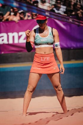 Beachvolleyball Frauen Allianz German Beach Tour 2026 Tourstop München 12.07.2026 Ronja Klinger (Österreich) ballt die Faust und freut sich München Zentraler Hochschulsport: Beach- Bayern Deutschland *** Women s Beach Volleyball: Allianz German Beach Tour 2026, Munich Stop, July 12, 2026. Ronja Klinger of Austria pumps her fist in celebration. Munich Central University Sports, Beach Bayern, Germany