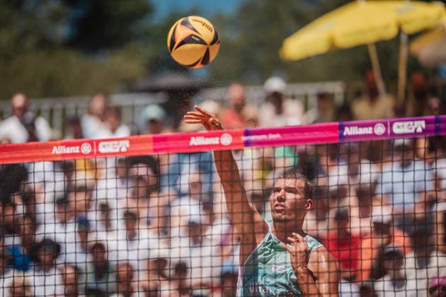 Beachvolleyball Männer Allianz German Beach Tour 2026 Tourstop München 12.07.2026 Kalle Pieper beim Angriff München Zentraler Hochschulsport: Beach- Bayern Deutschland *** Men s Beach Volleyball: Allianz German Beach Tour 2026, Munich Stop, July 12, 2026; Kalle Pieper on the attack; Munich Central University Sports; Beach; Bavaria; Germany