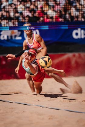 Beachvolleyball Frauen Allianz German Beach Tour 2026 Tourstop München 12.07.2026 Dorina Klinger (Österreich) springt am Ball vorbei München Zentraler Hochschulsport: Beach- Bayern Deutschland *** Women s Beach Volleyball: Allianz German Beach Tour 2026, Munich Stop, July 12, 2026; Dorina Klinger (Austria) jumps past the ball; Munich Central University Sports; Beach Bayern; Germany