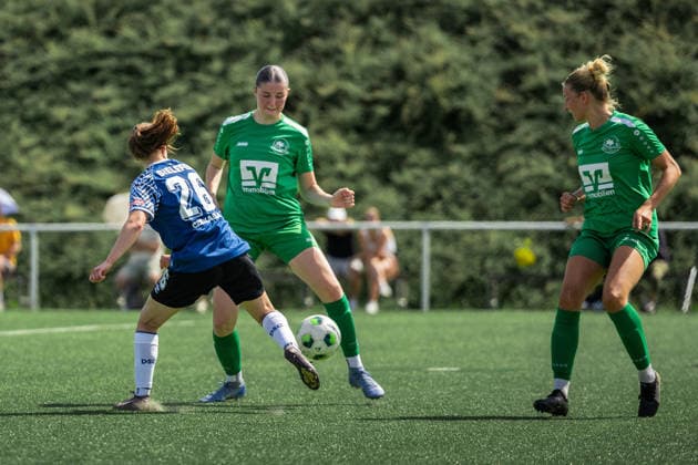 Fußball I Frauen I Freundschaftsspiel I DJK Arminia Ibbenbüren - DSC Arminia Bielefeld I 12.07.2026 Anna Pauline Czekalla (26, DSC Arminia Bielefeld) Frieda Stockmann (16, DJK Arminia Ibbenbüren) Ibbenbüren Sportzentrum Schierloh NRW Deutschland *** Soccer I Women I Friendly Match I DJK Arminia Ibbenbüren vs. DSC Arminia Bielefeld I July 12, 2026 Anna Pauline Czekalla 26, DSC Arminia Bielefeld, Frieda Stockmann, 16, DJK Arminia Ibbenbüren, Ibbenbüren Sports Center Schierloh, North Rhine-Westphalia, Germany Copyright: xLobeca CedricxSiefkerx