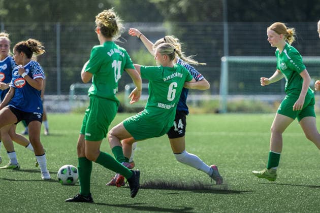 Fußball I Frauen I Freundschaftsspiel I DJK Arminia Ibbenbüren - DSC Arminia Bielefeld I 12.07.2026 Clara Ennen (6, DJK Arminia Ibbenbüren) Jana Richter (14, DSC Arminia Bielefeld) im Zweikampf Ibbenbüren Sportzentrum Schierloh NRW Deutschland *** Soccer I Women I Friendly Match I DJK Arminia Ibbenbüren vs. DSC Arminia Bielefeld I July 12, 2026 Clara Ennen 6, DJK Arminia Ibbenbüren Jana Richter 14, DSC Arminia Bielefeld in a tackle at the Ibbenbüren Schierloh Sports Center, North Rhine-Westphalia, Germany Copyright: xLobeca CedricxSiefkerx