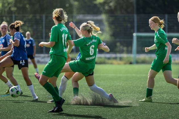 Fußball I Frauen I Freundschaftsspiel I DJK Arminia Ibbenbüren - DSC Arminia Bielefeld I 12.07.2026 Clara Ennen (6, DJK Arminia Ibbenbüren) Jana Richter (14, DSC Arminia Bielefeld) im Zweikampf Ibbenbüren Sportzentrum Schierloh NRW Deutschland *** Soccer I Women I Friendly Match I DJK Arminia Ibbenbüren vs. DSC Arminia Bielefeld I July 12, 2026 Clara Ennen 6, DJK Arminia Ibbenbüren Jana Richter 14, DSC Arminia Bielefeld in a tackle at the Ibbenbüren Schierloh Sports Center, North Rhine-Westphalia, Germany Copyright: xLobeca CedricxSiefkerx