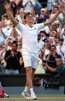 Jannik Sinner celebrates victory in the Men s Singles final Wimbledon Tennis Championships, Day 14, The All England Lawn Tennis and Croquet Club, London, UK - 12 Jul 2026London The All England Lawn Tennis and United Kingdom  Copyright: xEllaxLing Shutterstockx 16981034dm