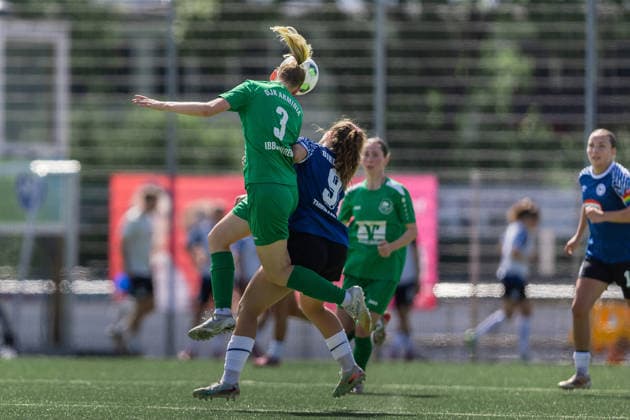 Fußball I Frauen I Freundschaftsspiel I DJK Arminia Ibbenbüren - DSC Arminia Bielefeld I 12.07.2026 Leonie Seeliger (3, DJK Arminia Ibbenbüren) Sophia Thiemann (9, DSC Arminia Bielefeld) Ibbenbüren Sportzentrum Schierloh NRW Deutschland *** Soccer I Women I Friendly Match I DJK Arminia Ibbenbüren vs. DSC Arminia Bielefeld I July 12, 2026 Leonie Seeliger 3, DJK Arminia Ibbenbüren Sophia Thiemann 9, DSC Arminia Bielefeld Ibbenbüren Schierloh Sports Center, North Rhine-Westphalia, Germany Copyright: xLobeca CedricxSiefkerx