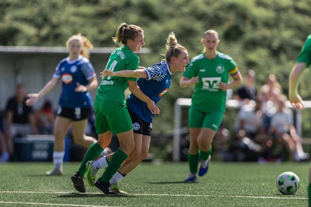 Fußball I Frauen I Freundschaftsspiel I DJK Arminia Ibbenbüren - DSC Arminia Bielefeld I 12.07.2026 Daria Schmidt (14, DJK Arminia Ibbenbüren) Jocelyn Hampel (27, DSC Arminia Bielefeld) Ibbenbüren Sportzentrum Schierloh NRW Deutschland *** Soccer I Women I Friendly Match I DJK Arminia Ibbenbüren vs. DSC Arminia Bielefeld I July 12, 2026 Daria Schmidt 14, DJK Arminia Ibbenbüren Jocelyn Hampel 27, DSC Arminia Bielefeld, Ibbenbüren Sports Center Schierloh, North Rhine-Westphalia, Germany Copyright: xLobeca CedricxSiefkerx