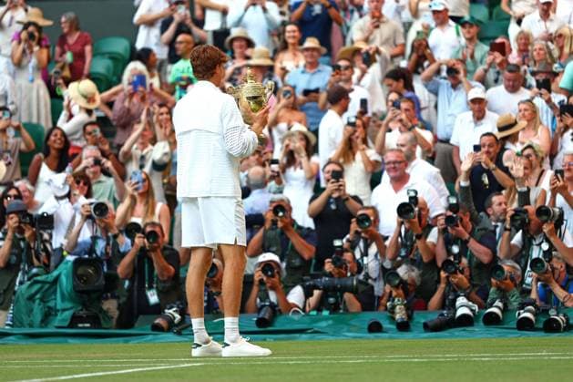 Jannik Sinner celebrates victory in the Men s Singles final Wimbledon Tennis Championships, Day 14, The All England Lawn Tennis and Croquet Club, London, UK - 12 Jul 2026London The All England Lawn Tennis and United Kingdom  Copyright: xJamesxMarsh Shutterstockx 16981035jl