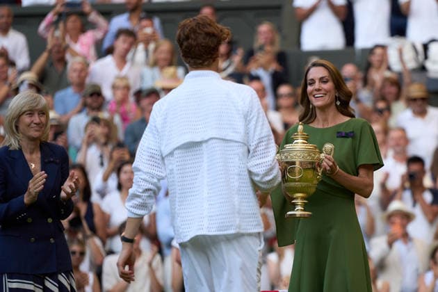 2026 Wimbledon, July 12, Mens Final LONDON, - JULY 12: Jannik Sinner of Italy is presented with the trophy by Her Royal Highness Princess Catherine of Wales after winning against Alexander Zverev of Germany during the 2026 Wimbledon, July 12, Mens Final at The all England club, Wimbledon on July 12, 2026 in London, GBR. London The all England club, Wimbledon GBR Copyright: xPeterxvanxdenxBerg ISIxPhotosx 9500