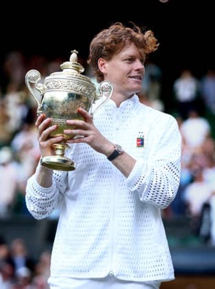 Wimbledon Championships 2026, Mens Final Day 14 AELTC Wimbledon, London, UK - 12 07 2026 Jannik Sinner (ITA) celebrates with the Mens Trophy following his win against Alexander Zverev (GER) in the 2026 Wimbledon Championships at the AELTC London London AELTC Wimbledon London GBR, UK NEWSPAPERS OUT Copyright: xMarkxGreenwoodx