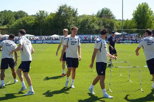 12.07.2026, Trainingsgelände, Zuzenhausen, TSG Hoffenheim Trainingsauftakt 2026 , im Bild Leon Avdullahu (Hoffenheim), Fisnik Asllani (Hoffenheim) (Photo by Hasan Bratic DeFodi Images) - *** July 12, 2026, Training Ground, Zuzenhausen, TSG Hoffenheim 2026 Training Kickoff, Pictured: Leon Avdullahu (Hoffenheim), Fisnik Asllani (Hoffenheim). Photo by Hasan Bratic, DeFodi Images