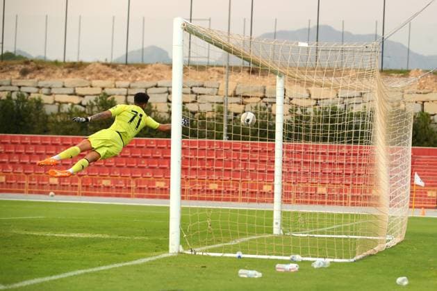 Sport Bilder des Tages Findlay Curtis of Rangers scores with a lob past Kaizer Cheifs goalkeeper Leaner during the pre season friendly match in Spain. Spain Training Camp - Rangers v Kaizer Chiefs - Pre Season Friendy - Spain, Alicante, Valencia - 12 Jul 2026Alicante Estadi Olimpic Camilo Cano Valencia United Kingdom EDITORIAL USE ONLY  Copyright: xO Rourke RangersxFC Shutterstockx 16988696f