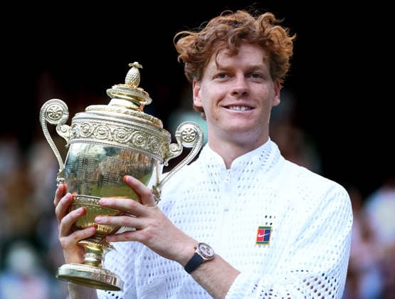 Wimbledon Championships 2026, Mens Final Day 14 AELTC Wimbledon, London, UK - 12 07 2026 Jannik Sinner (ITA) celebrates with the Mens Trophy following his win against Alexander Zverev (GER) in the 2026 Wimbledon Championships at the AELTC London London AELTC Wimbledon London GBR, UK NEWSPAPERS OUT Copyright: xMarkxGreenwoodx