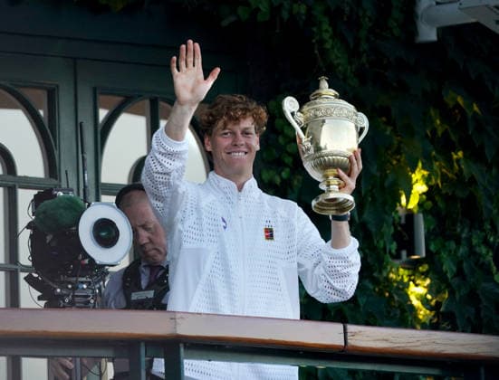 Tennis - 2026 Wimbledon Championships - Day Eleven (Week Two) - All England Lawn Tennis & Croquet Club, London - Sunday 12th July 2026 Centre Court - Mens singles Final Jannik Sinner (ITA) v Alexander Zverev (GER) Jannik Sinner (ITA) shows off the trophy to the crowd outside on the Balcony COLORSPORT ANDREW COWIE 