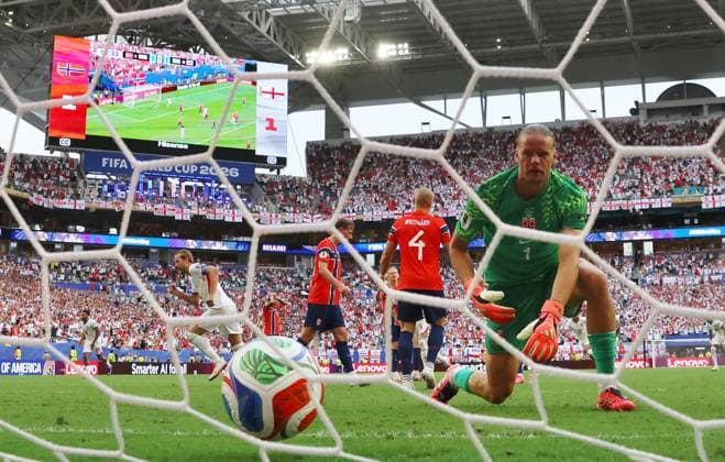 Orjan Nyland of Norway looks on after conceding second goal England v Norway, 2026 FIFA World Cup, WM, Weltmeisterschaft, Fussball Quarter-final, Football, Miami Stadium, Miami, Florida, USA - 11 Jul 2026  Copyright: xMichaelxZemanek Shutterstockx 16986212il