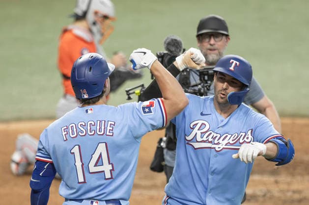 July 12, 2026, Arlington, Texas, USA: Texas Rangers second baseman JUSTIN FOSCUE (14) congratulates Texas Rangers catcher KYLE HIGASHIOKA (11) on a homerun during a MLB, Baseball Herren, USA game between the Houston Astros and Texas Rangers at Globe Life Field. Rangers win 6-5. MLB 2026: Rangers 6:5 Astros  - ZUMAf180 20260712_zsp_f180_039 Copyright: xMarkxFannx