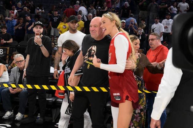July 12, 2026, Las Vegas, Nevada, USA: SOPHIE CUNNINGHAM 8 (L) took photo with DANA WHITE (R) after the game during WNBA, Basketball Damen, USA Regular Season at the Michelob Ultra Arena in Las Vegas. Las Vegas USA - ZUMAo117 20260712_zsp_o117_042 Copyright: xMikaelxOnax