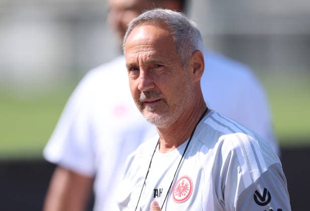 13.07.2026, Fussball Training, Eintracht Frankfurt, v.l., Trainer Adi Hütter (Eintracht Frankfurt) DFL DFB REGULATIONS PROHIBIT ANY USE OF PHOTOGRAPHS AS IMAGE SEQUENCES AND OR QUASI-VIDEO. xdcx *** July 13, 2026, Soccer Practice, Eintracht Frankfurt, from left, Coach Adi Hütter, Eintracht Frankfurt. DFL and DFB regulations prohibit any use of photographs as image sequences and or quasi-video. xdcx Copyright: HMBxMedia Claus