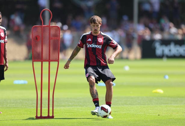 13.07.2026, Fussball Training, Eintracht Frankfurt, v.l., Robin Koch (Eintracht Frankfurt) DFL DFB REGULATIONS PROHIBIT ANY USE OF PHOTOGRAPHS AS IMAGE SEQUENCES AND OR QUASI-VIDEO. xdcx *** July 13, 2026, Soccer Practice, Eintracht Frankfurt, from left: Robin Koch, Eintracht Frankfurt. DFL and DFB regulations prohibit any use of photographs as image sequences and or quasi-video. xdcx Copyright: HMBxMedia Claus