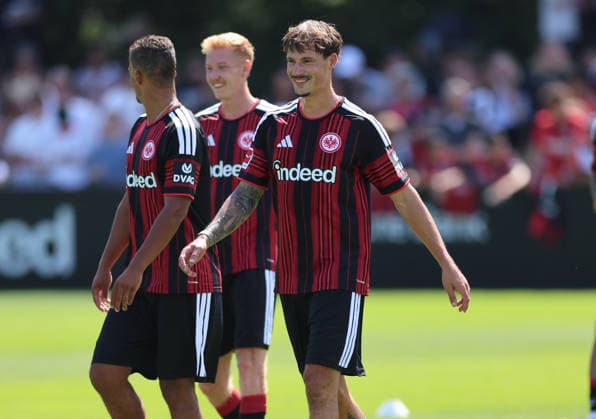 13.07.2026, Fussball Training, Eintracht Frankfurt, v.l., Robin Koch (Eintracht Frankfurt) DFL DFB REGULATIONS PROHIBIT ANY USE OF PHOTOGRAPHS AS IMAGE SEQUENCES AND OR QUASI-VIDEO. xdcx *** July 13, 2026, Soccer Practice, Eintracht Frankfurt, from left: Robin Koch, Eintracht Frankfurt. DFL and DFB regulations prohibit any use of photographs as image sequences and or quasi-video. xdcx Copyright: HMBxMedia Claus
