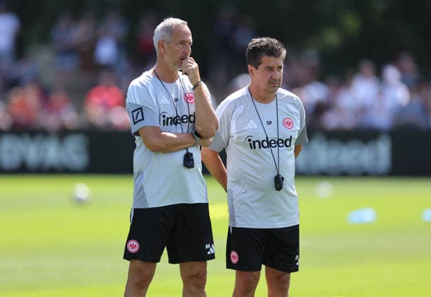13.07.2026, Fussball Training, Eintracht Frankfurt, v.l., Trainer Adi Hütter (Eintracht Frankfurt), Co-Trainer Christian Peintinger (Eintracht Frankfurt) DFL DFB REGULATIONS PROHIBIT ANY USE OF PHOTOGRAPHS AS IMAGE SEQUENCES AND OR QUASI-VIDEO. xdcx *** July 13, 2026, Soccer practice, Eintracht Frankfurt, from left: Head Coach Adi Hütter (Eintracht Frankfurt), Assistant Coach Christian Peintinger (Eintracht Frankfurt). DFL and DFB regulations prohibit any use of photographs as image sequences and or quasi-video. xdcx Copyright: HMBxMedia Claus