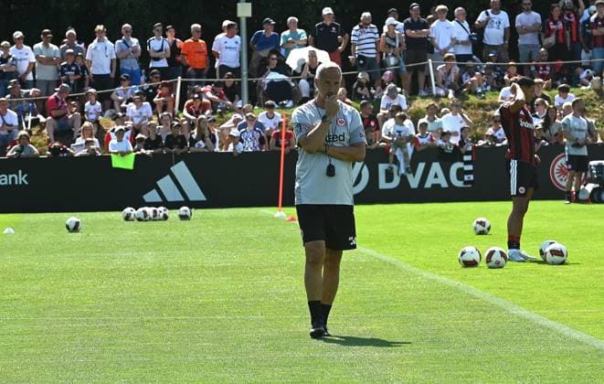 13.07.2026 xhpx Frankfurt am Main, Deutsche Bank Park Bundesliga Saison 2025 2026 Eintracht Frankfurt Training Grosse Zuschauer Fan Kulisse davor Cheftrainer Adi Hütter Eintracht Frankfurt DFL DFB REGULATIONS PROHIBIT ANY USE OF PHOTOGRAPHS AS IMAGE SEQUENCES AND OR QUASI-VIDEO. *** July 13, 2026 xhpx Frankfurt am Main, Deutsche Bank Park, Bundesliga Season 2025–2026, Eintracht Frankfurt training, large crowd of fans in the background, head coach Adi Hütter, Eintracht Frankfurt, DFL, DFB. REGULATIONS PROHIBIT ANY USE OF PHOTOGRAPHS AS IMAGE SEQUENCES AND OR QUASI-VIDEO