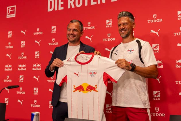GER, Leipzig, Fussball, Pressekonferenz, offizielle Vorstellung des neuen Cheftrainers Martin Demichelis bei RB Leipzig im Bild v.l.: Marcel Schäfer (Geschäftsführer RB Leipzig), praesentiert Martin Demichelis (Cheftrainer RB Leipzig), 13.07.2026, RB Leipzig Trainingsakademie Cottaweg Leipzig DFL DFB REGULATIONS PROHIBIT ANY USE OF PHOTOGRAPHS AS IMAGE SEQUENCES AND OR QUASI-VIDEO, *** GER, Leipzig, Soccer, Press Conference, Official Introduction of New Head Coach Martin Demichelis at RB Leipzig; pictured from left: Marcel Schäfer, Sporting Director of RB Leipzig, presents Martin Demichelis, Head Coach of RB Leipzig, July 13, 2026, RB Leipzig Training Academy, Cottaweg, Leipzig. DFL and DFB regulations prohibit any use of photographs as image sequences and or quasi-video, Copyright: HMBxMedia PaulxFritz