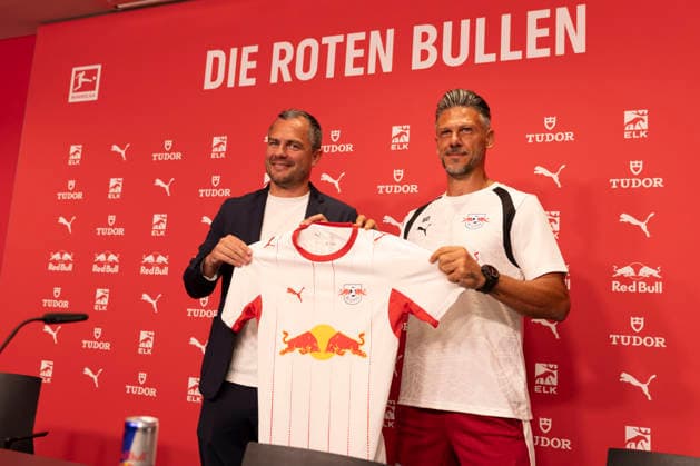 GER, Leipzig, Fussball, Pressekonferenz, offizielle Vorstellung des neuen Cheftrainers Martin Demichelis bei RB Leipzig im Bild v.l.: Marcel Schäfer (Geschäftsführer RB Leipzig), praesentiert Martin Demichelis (Cheftrainer RB Leipzig), 13.07.2026, RB Leipzig Trainingsakademie Cottaweg Leipzig DFL DFB REGULATIONS PROHIBIT ANY USE OF PHOTOGRAPHS AS IMAGE SEQUENCES AND OR QUASI-VIDEO, *** GER, Leipzig, Soccer, Press Conference, Official Introduction of New Head Coach Martin Demichelis at RB Leipzig; pictured from left: Marcel Schäfer, Sporting Director of RB Leipzig, presents Martin Demichelis, Head Coach of RB Leipzig, July 13, 2026, RB Leipzig Training Academy, Cottaweg, Leipzig. DFL and DFB regulations prohibit any use of photographs as image sequences and or quasi-video, Copyright: HMBxMedia PaulxFritz
