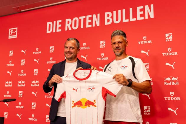 GER, Leipzig, Fussball, Pressekonferenz, offizielle Vorstellung des neuen Cheftrainers Martin Demichelis bei RB Leipzig im Bild v.l.: Marcel Schäfer (Geschäftsführer RB Leipzig), praesentiert Martin Demichelis (Cheftrainer RB Leipzig), 13.07.2026, RB Leipzig Trainingsakademie Cottaweg Leipzig DFL DFB REGULATIONS PROHIBIT ANY USE OF PHOTOGRAPHS AS IMAGE SEQUENCES AND OR QUASI-VIDEO, *** GER, Leipzig, Soccer, Press Conference, Official Introduction of New Head Coach Martin Demichelis at RB Leipzig; pictured from left: Marcel Schäfer, Sporting Director of RB Leipzig, presents Martin Demichelis, Head Coach of RB Leipzig, July 13, 2026, RB Leipzig Training Academy, Cottaweg, Leipzig. DFL and DFB regulations prohibit any use of photographs as image sequences and or quasi-video, Copyright: HMBxMedia PaulxFritz